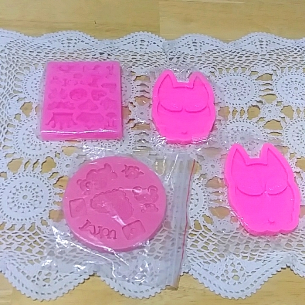 Four small silicone molds - cats, Valentine's day, crowns, bows and hearts